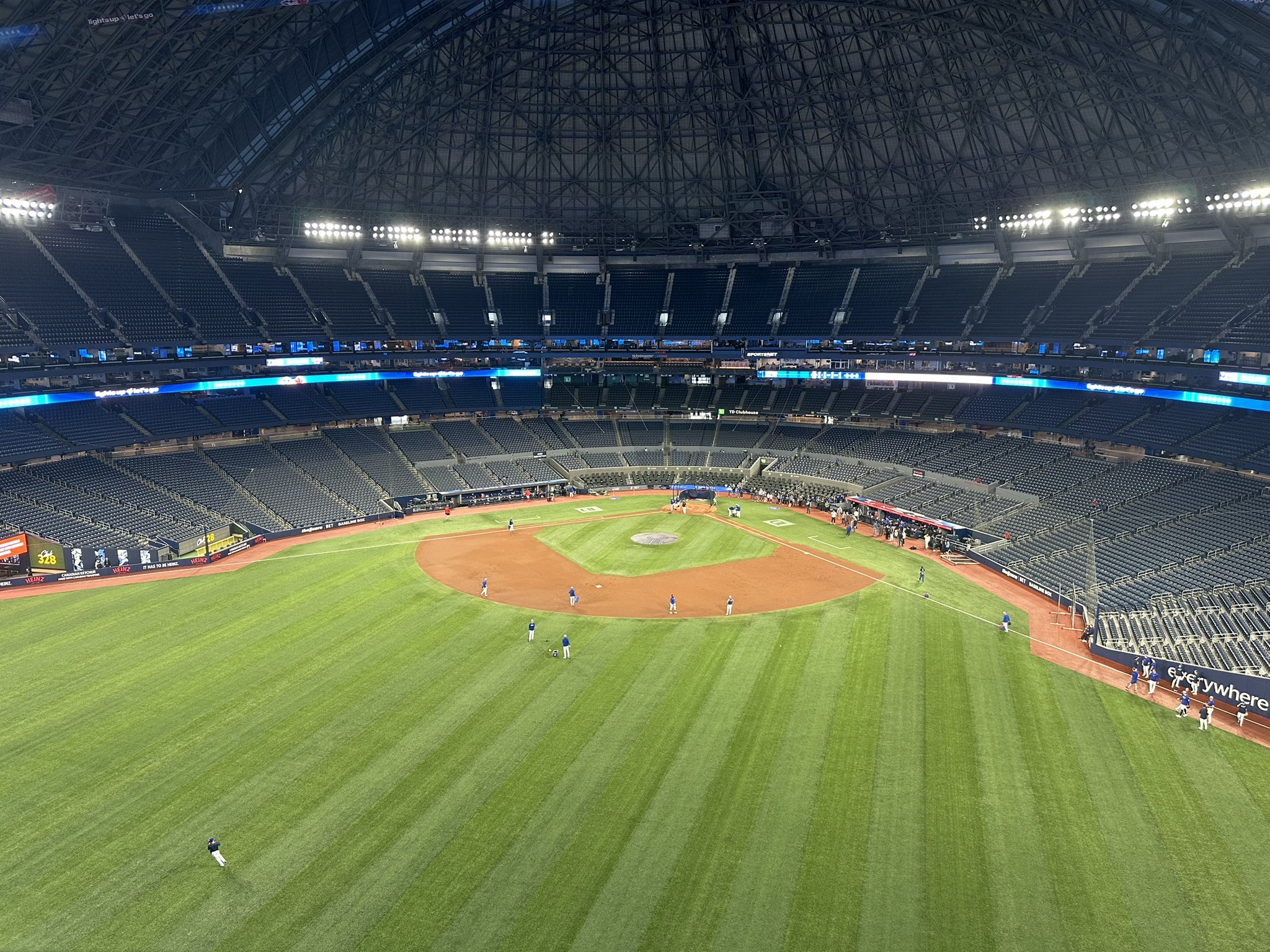 The Washington Nationals traveled to Toronto for a 3-game series against the Blue Jays.