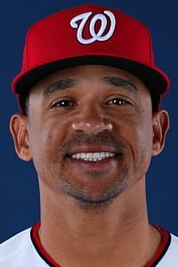 Washington Nationals third base coach Víctor Estévez